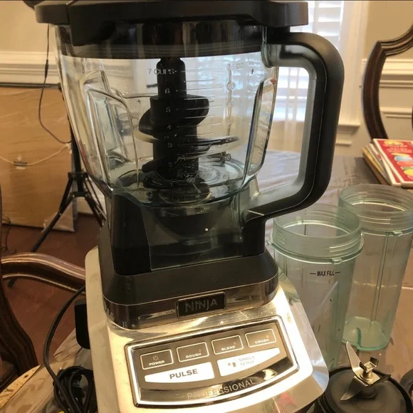 Heavy duty Ninja Blender with Dough attachments smoothie cups